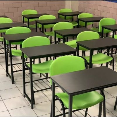JUEGO DE SILLAS CON MESA PUPITRE