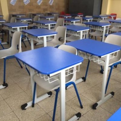 JUEGO DE SILLAS CON MESA PUPITRE