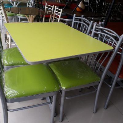 JUEGO DE SILLAS Y MESA RESTAURANTE